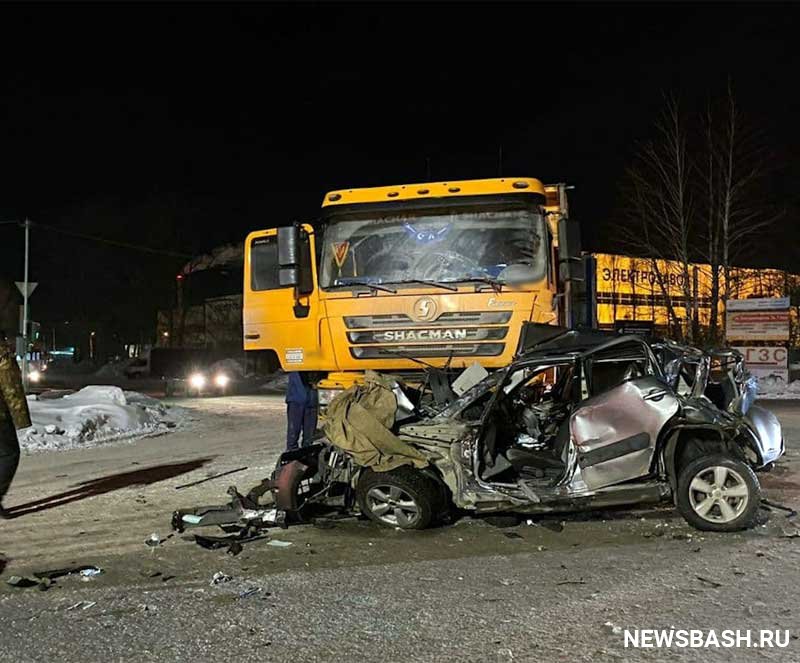 В массовой аварии с участием 4 автомобилей в Башкирии, пострадала девушка