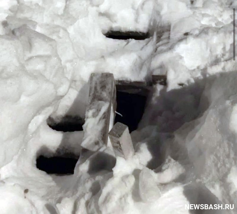 В Уфе ребенок провалился в яму, засыпанную снегом