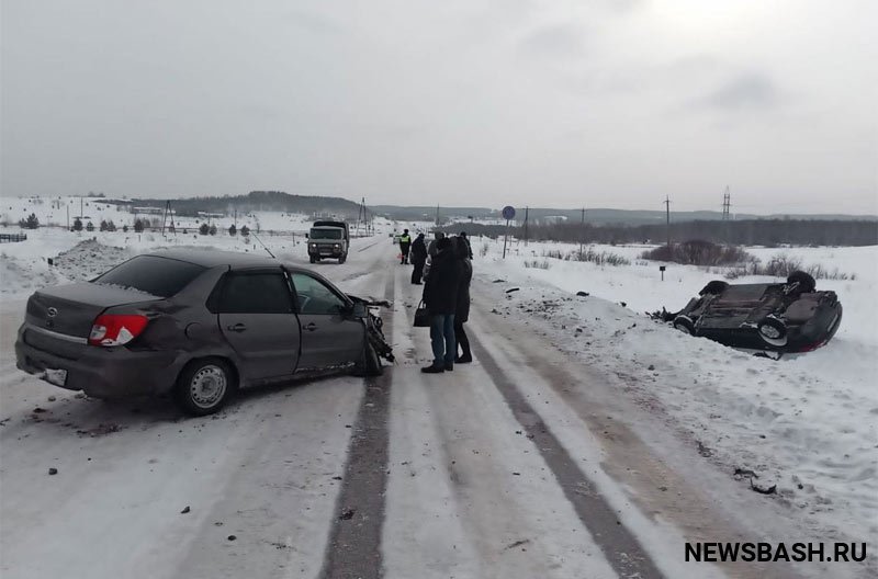 В Туймазинском районе Башкирии столкнулись две легковушки, пострадал пассажир