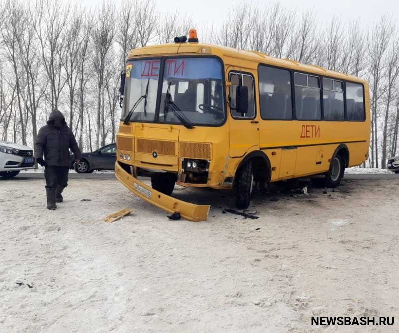 В Дюртюлинском районе Башкирии в аварию попал школьный автобус