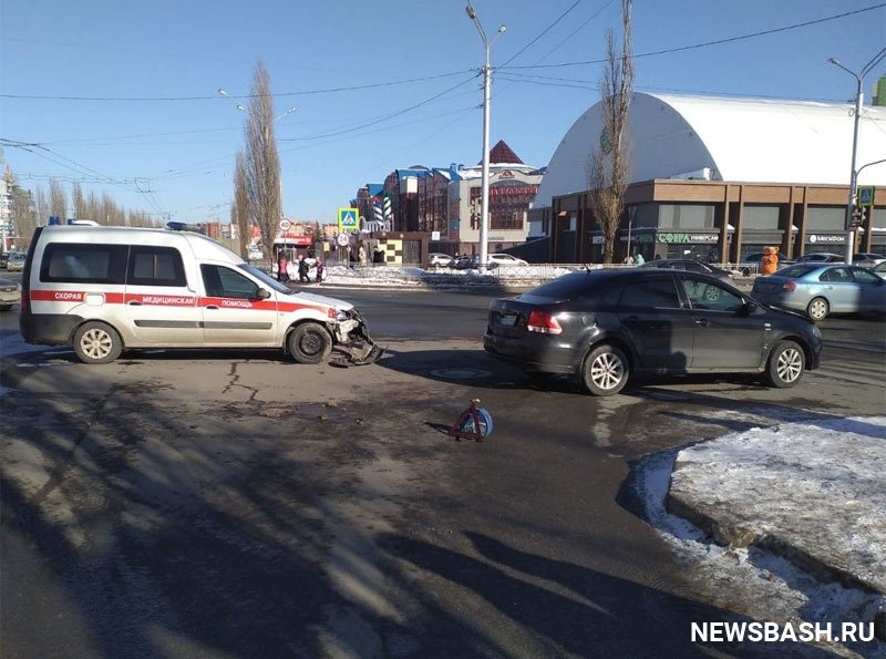 В Башкирии в аварию попал автомобиль скорой помощи