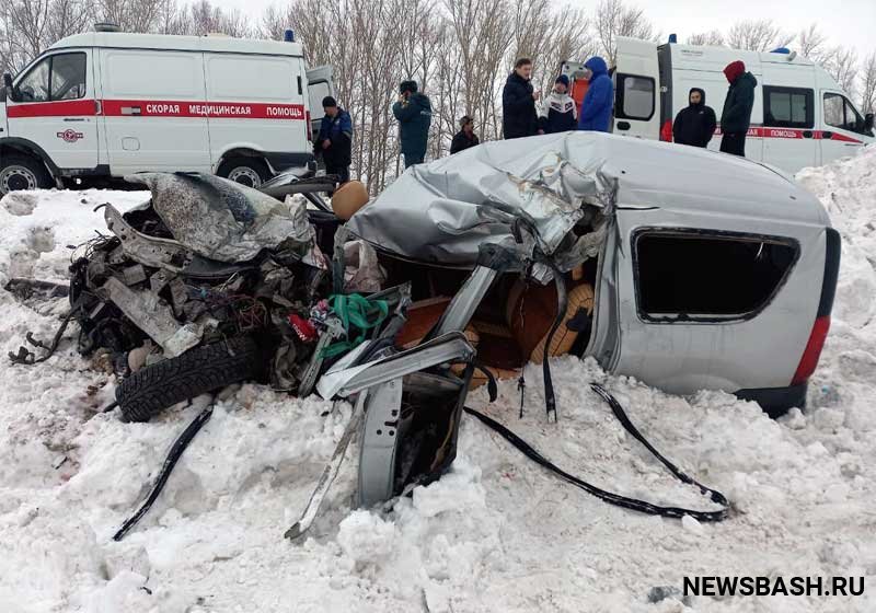 В Шаранском районе Башкирии столкнулись "Лада Ларгус" и встречный грузовик КамАЗ