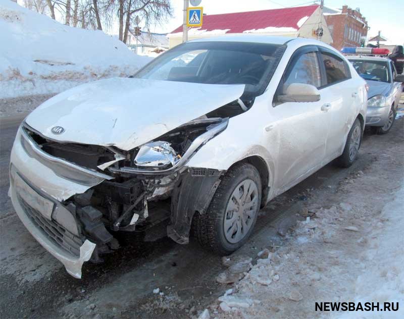 В Башкирии в аварии "Kia Rio" и "Лада Гранта" пострадала пассажирка