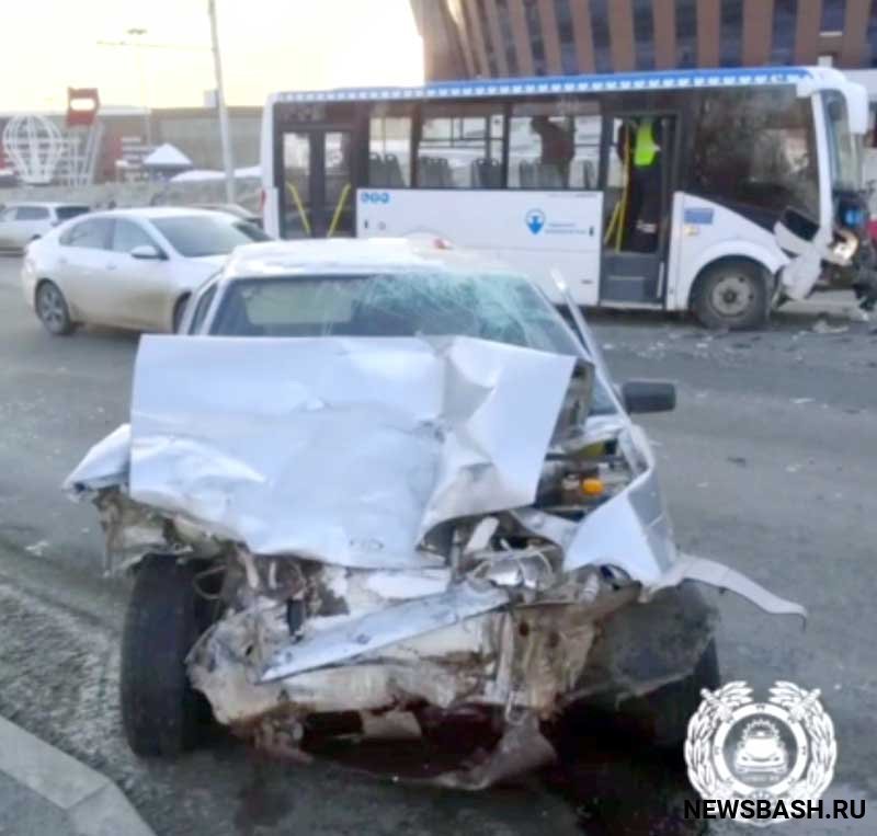 В Башкирии в аварию попал автобус с 12 пассажирами