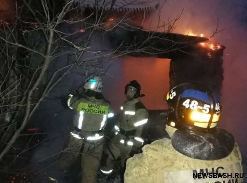 В Башкирии в сгоревшем деревянном доме обнаружили тело мужчины