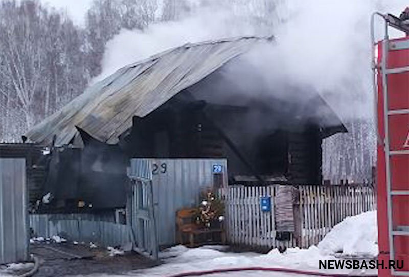 В Башкирии пожарные спасли из горящего дома  60-летнюю женщину