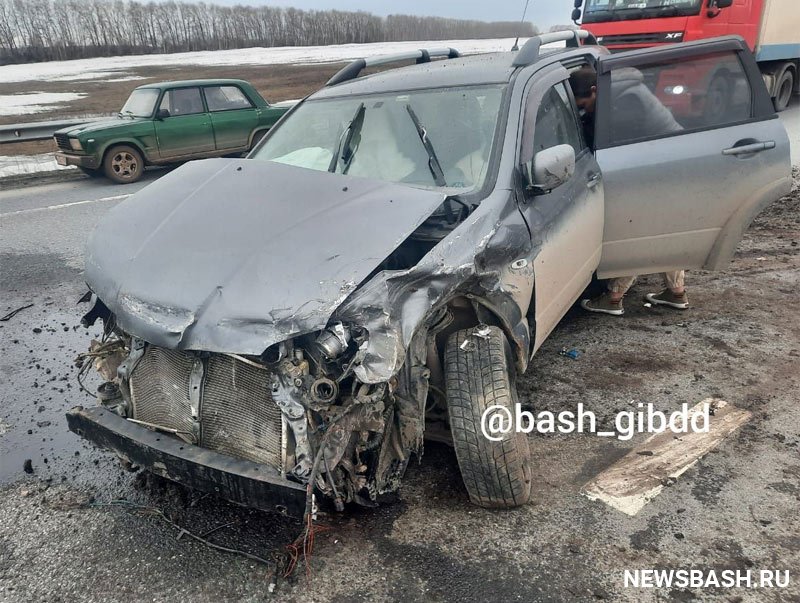 В Башкирии в аварии Мерседеса и Митсубиси пострадали 2 пассажира