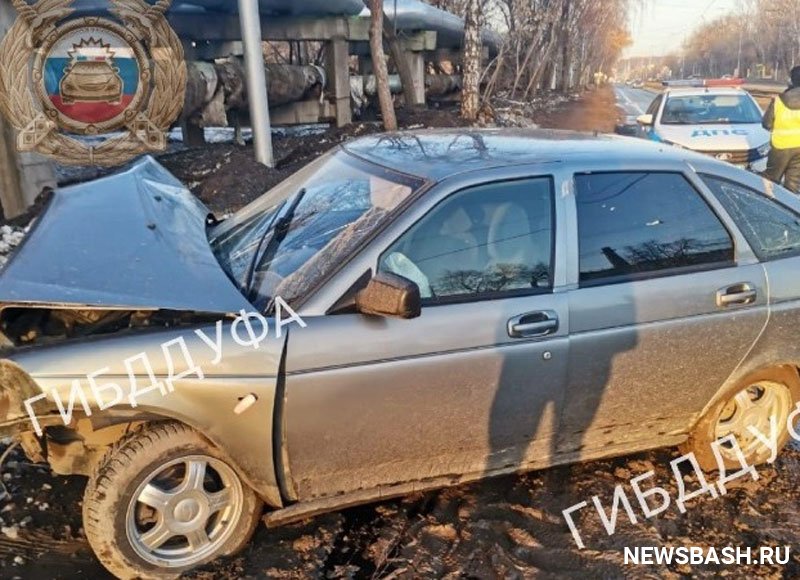В Башкирии водитель «Лады Приора» врезался в дерево