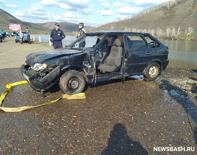 В Башкирии в автомобиле утонули женщины, подробности с места происшествия
