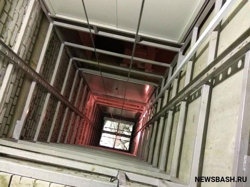 В Башкирии лифт с женщиной сорвался с 8 этажа