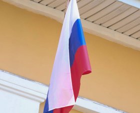 В Башкирии школьные занятия начались с поднятия российского флага