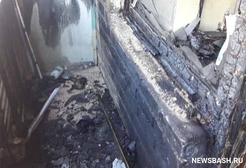 В Башкирии загорелся балкон в многоэтажке