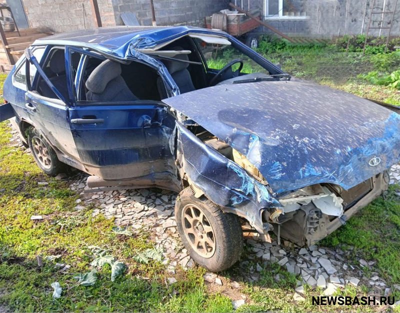 В Башкирии водитель ВАЗ-2114, потеряв управление, врезался в опору
