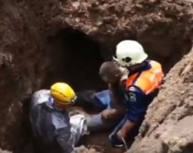 В Башкирии рабочий провёл под завалами траншеи час и выжил