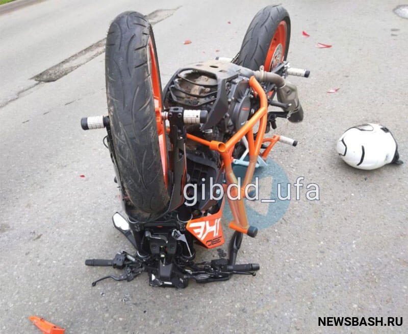 В столице Башкирии водитель Лады Гранта столкнулся с мотоциклистом