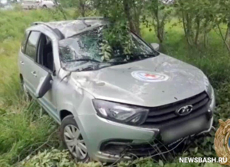 В Башкирии водитель при обгоне сбил в кювет попутный автомобиль и скрылся с места аварии