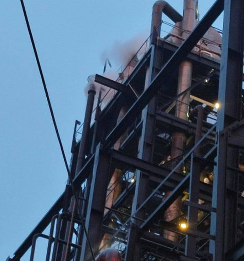 В Башкирии на заводе «Уфаоргсинтез» из-за удара молнии произошло факельное горение