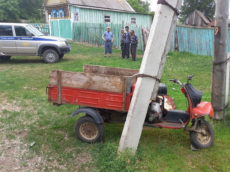 В Башкирии погиб водитель мотороллера, врезавшись в электроопору
