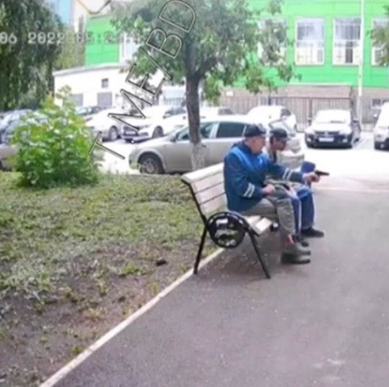 В Башкирии пенсионеры устроили стрельбу во дворе жилого дома