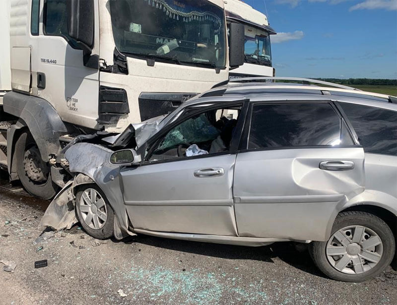 В Башкирии погиб водитель легковушки, столкнувшись с грузовиком