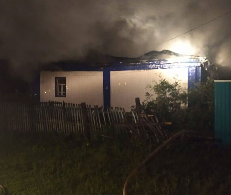 В Башкирии во время пожара в деревянном доме пострадал мужчина