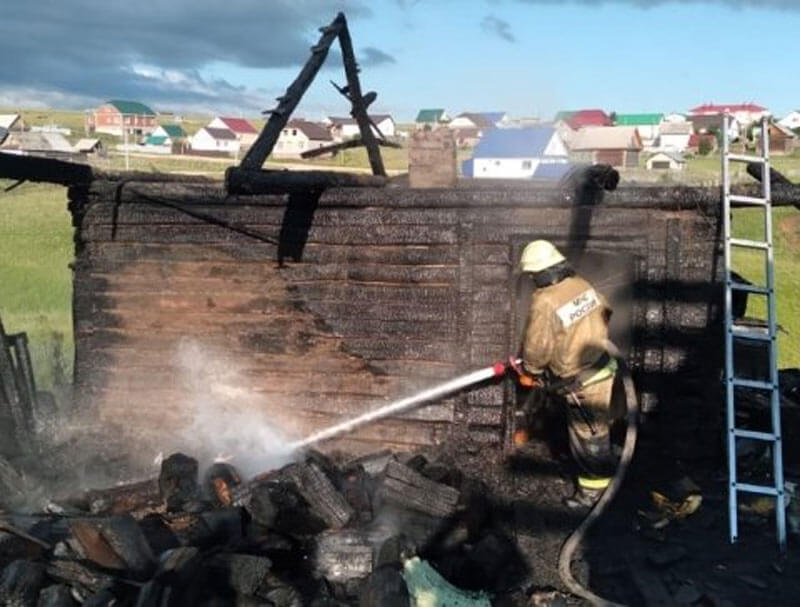 В Башкирии дотла сгорел дом вместе с хозяином