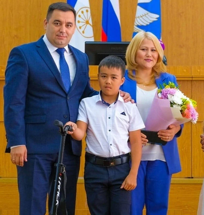 В Башкортостане наградили 12-летнего школьника, который спас тонувшего мальчика и его отца