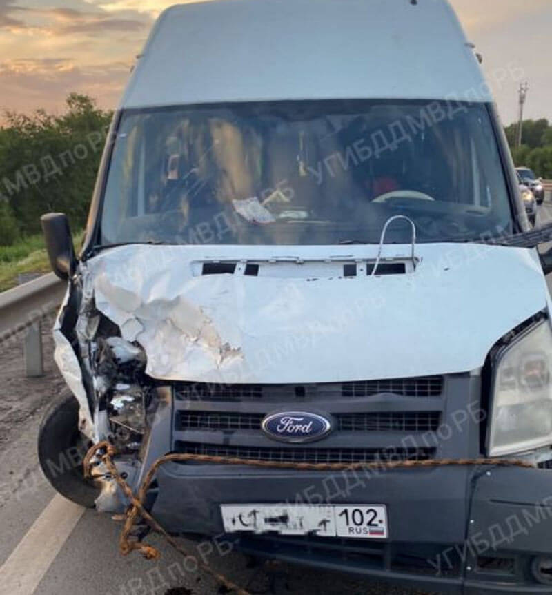 В Башкирии столкнулись микроавтобус и маршрутка: пострадали 5 человек