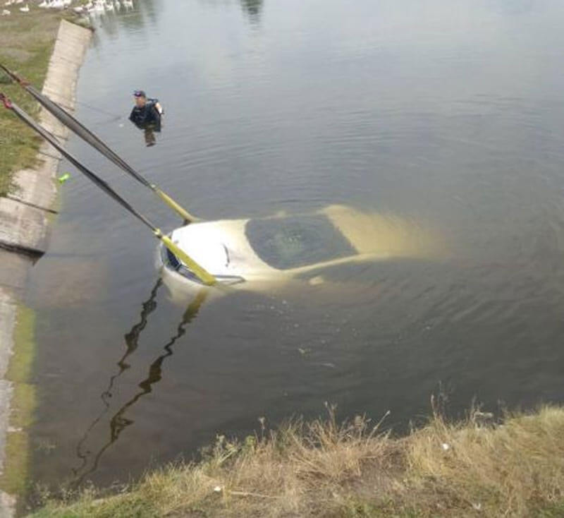 В Башкирии автомобиль с водителем ушел под воду