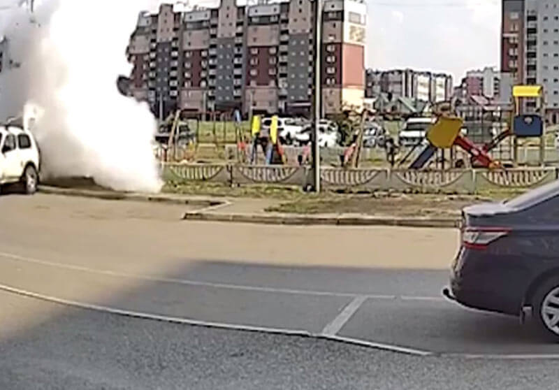 В Башкирии возле детской площадки в машине взорвался газовый баллон
