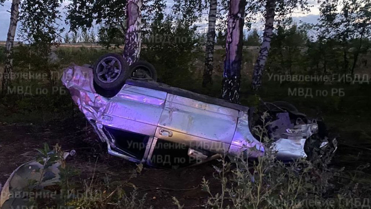 В Башкирии, опрокинувшись в кювет, погибли водитель и пассажир "Приоры"