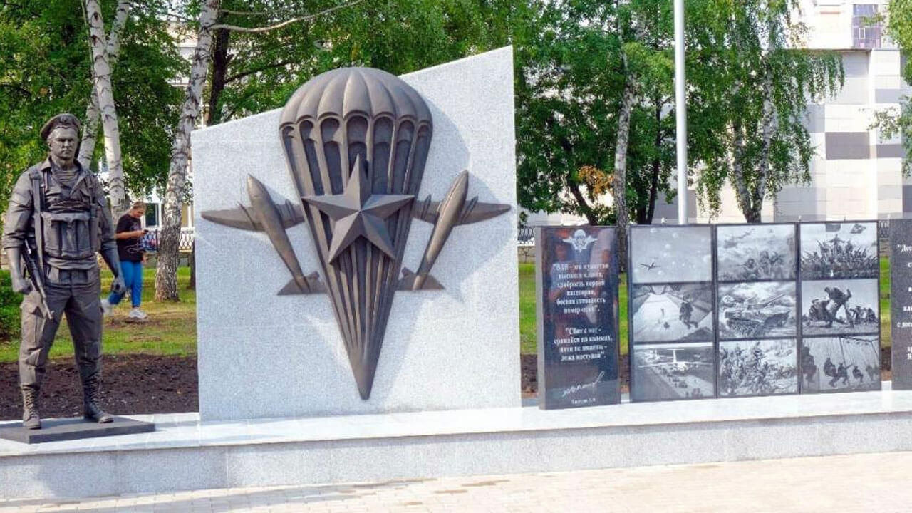 В Башкирии вандалы повредили памятник воинам-десантникам