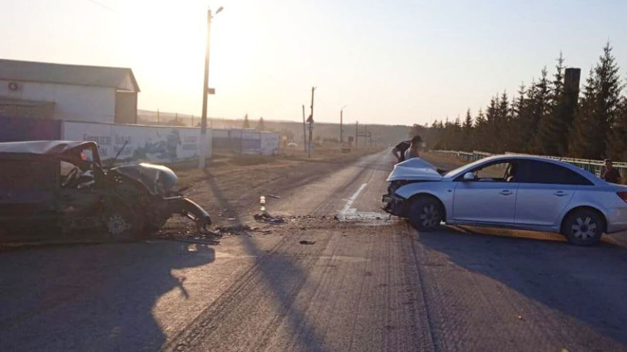 В Башкирии в результате аварии пострадала 15-летняя пассажирка