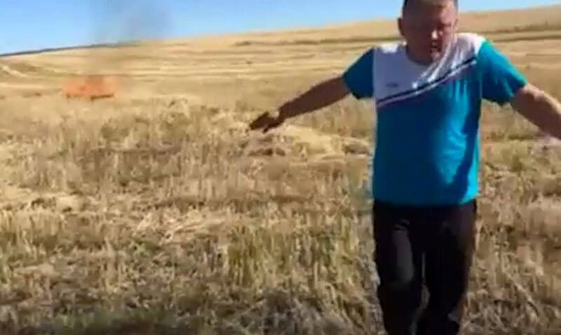 В Башкирии экс-председатель сельхозкооператива не даёт фермерам собирать их урожай, поджигая поля