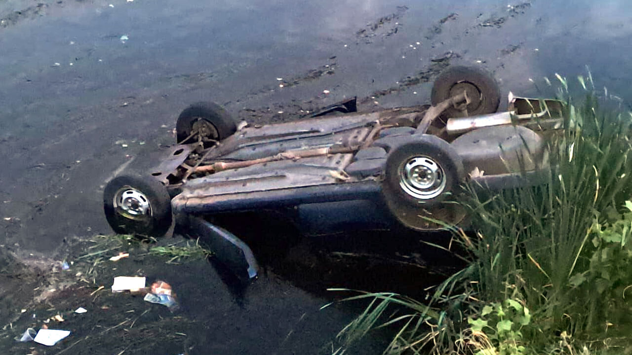 В Башкирии погиб водитель "Лады Гранта" опрокинувшись с дороги в воду