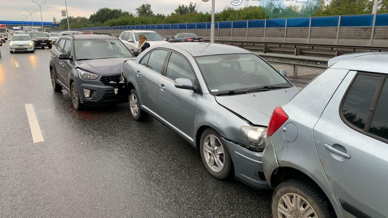 В Башкирии водитель Hyundai Creta спровоцировал массовую аварию