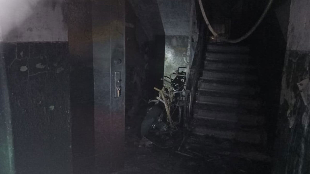 В Уфе в 5-этажном доме на лестничной площадке загорелся мотороллер, погибла женщина