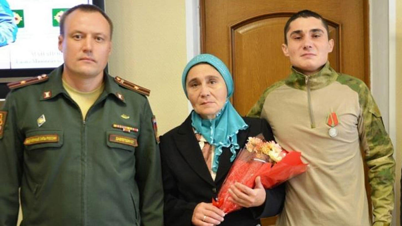 В Башкирии наградили военнослужащего, который совершил героический поступок в зоне СВО на Украине