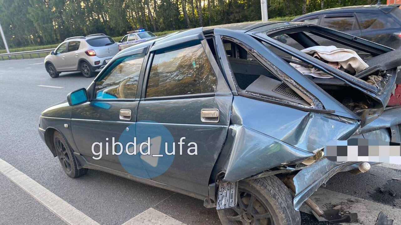 В Уфе водитель Шкоды Октавиа врезался в попутный ВАЗ 211