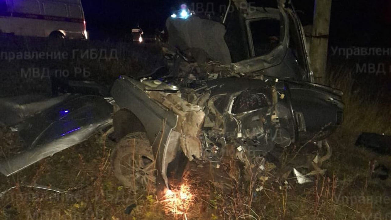 В Салаватском районе Башкирии водитель врезался в электроопору, погибли 4 человека