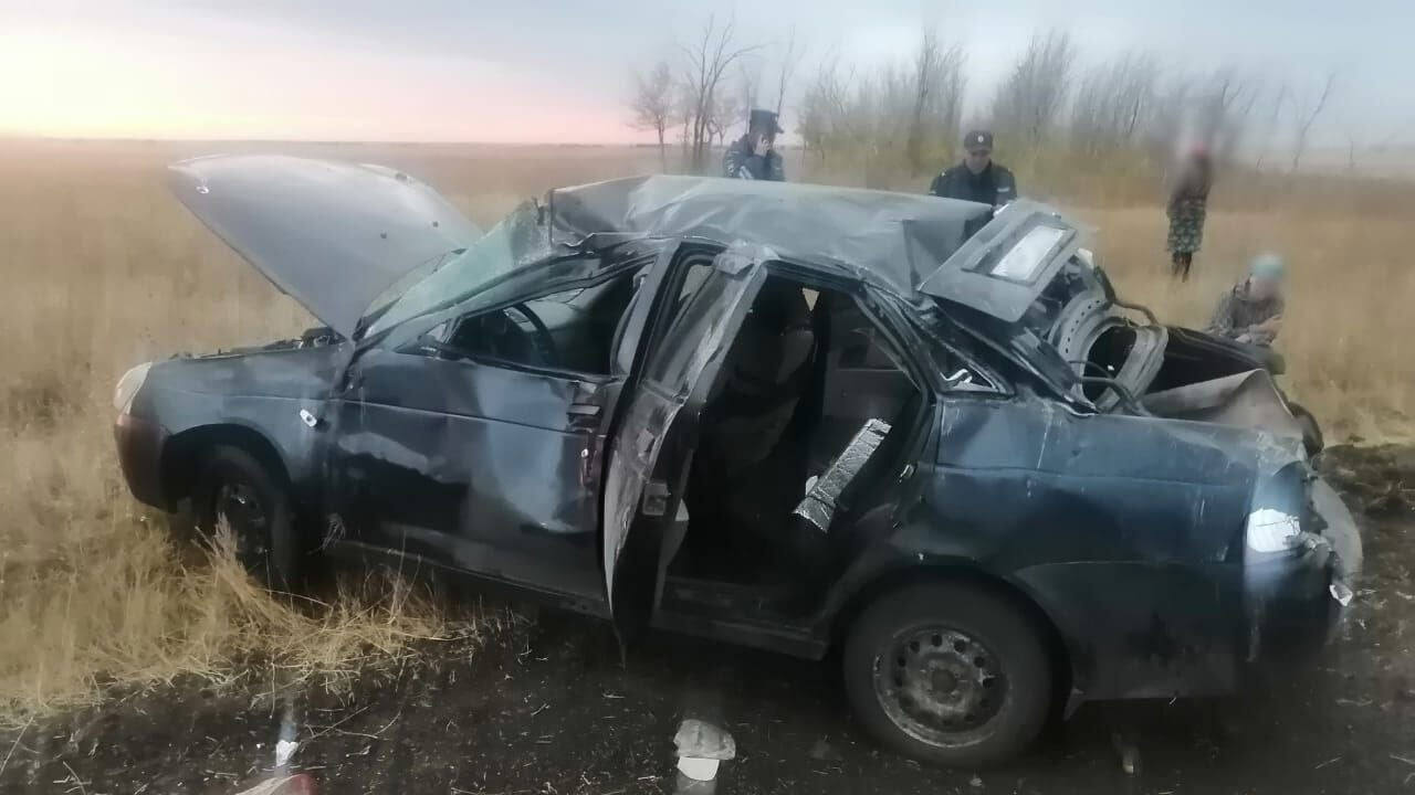 В Баймакском районе Башкирии водитель "Лады Приора" опрокинулся в кювет