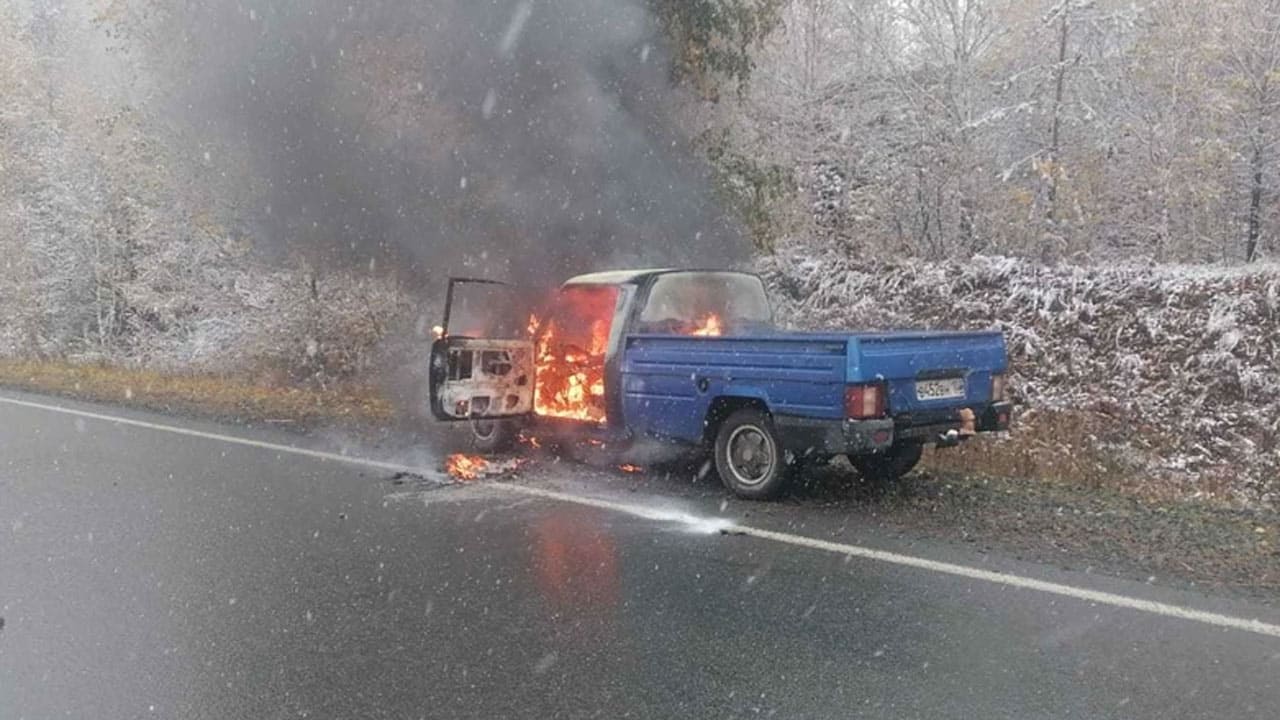 На трассе в Белорецком районе Башкирии загорелась легковушка