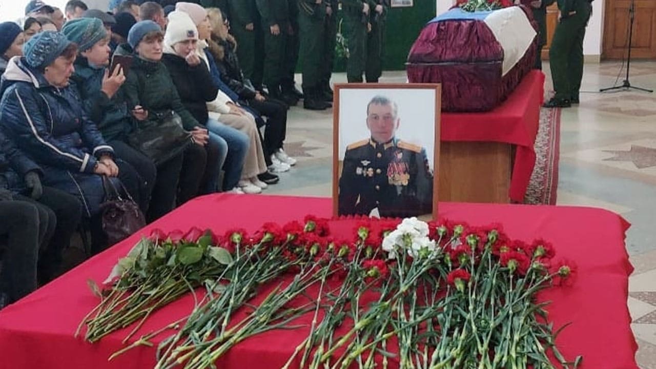 В Буздякском районе Башкирии простились с погибшим в ходе СВО Ленаром Еникеевым