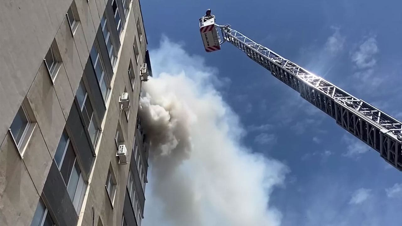 В Уфе, из-за пожара в квартире на 8 этаже, эвакуировали 60 человек