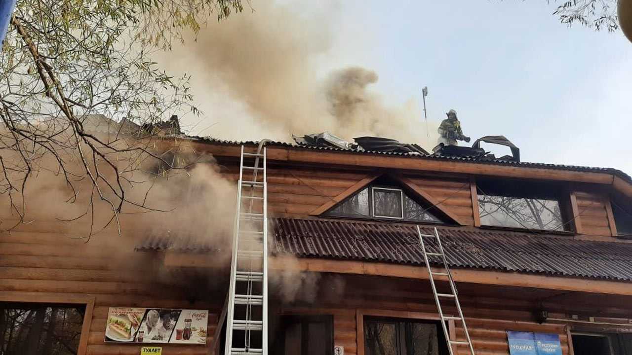 В Кугарчинском районе Башкирии в придорожном кафе вспыхнул пожар