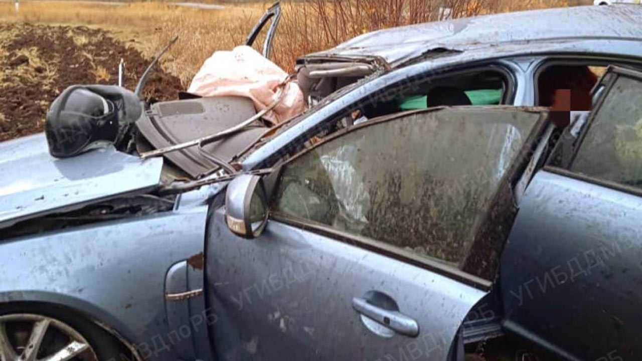 В Чишминском районе Башкирии в ДТП с «Jaguar» погиб человек, четверо получили травмы