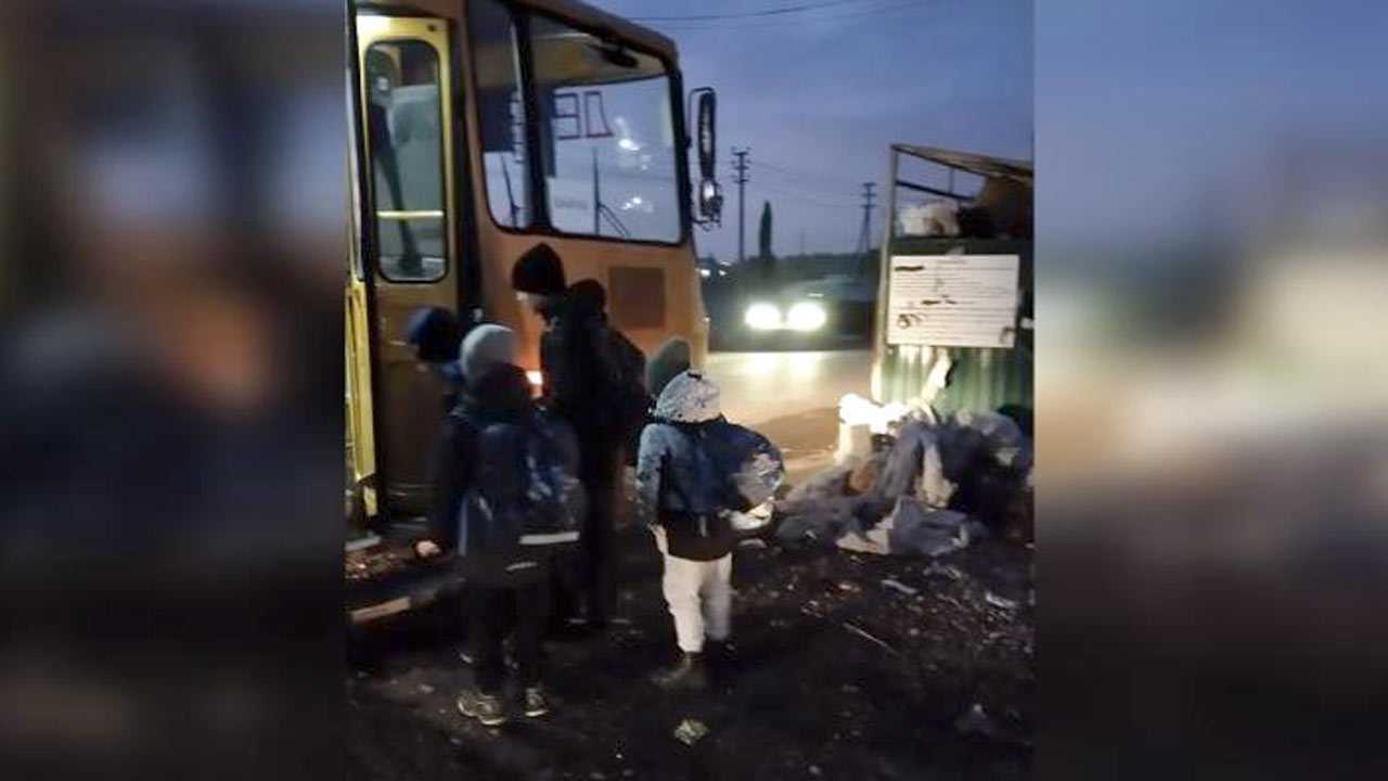 В Стерлитамакском районе Башкирии школьники вынуждены ждать школьный автобус на помойке
