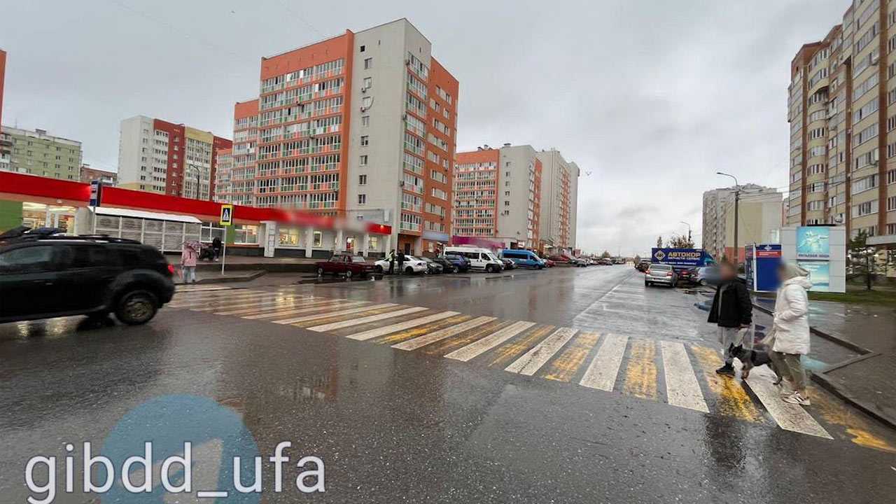 На улице Дагестанской в Уфе водитель иномарки сбил женщину с 6-летним ребенком