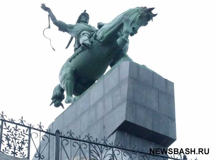 Глава Башкирии рассказал о дальнейшей судьбе памятника Салавату Юлаеву
