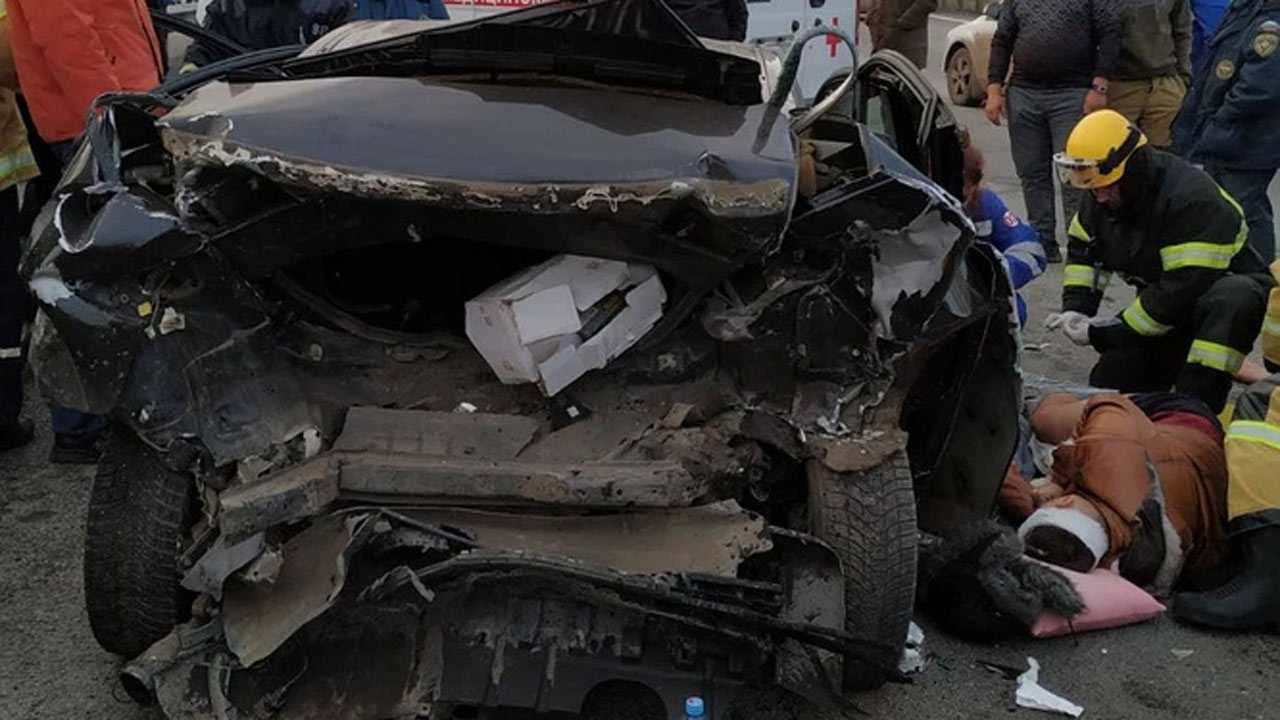 В Уфе внедорожник врезался в стоящие после ДТП машины, 5 человек доставлены в больницу